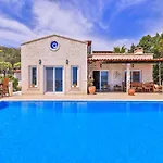 Scarlett Villa