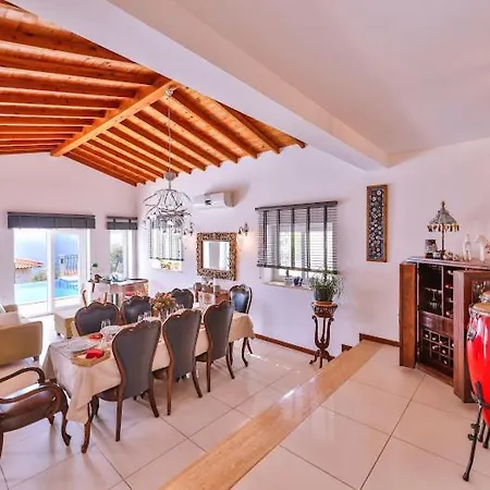 Villa Scarlett